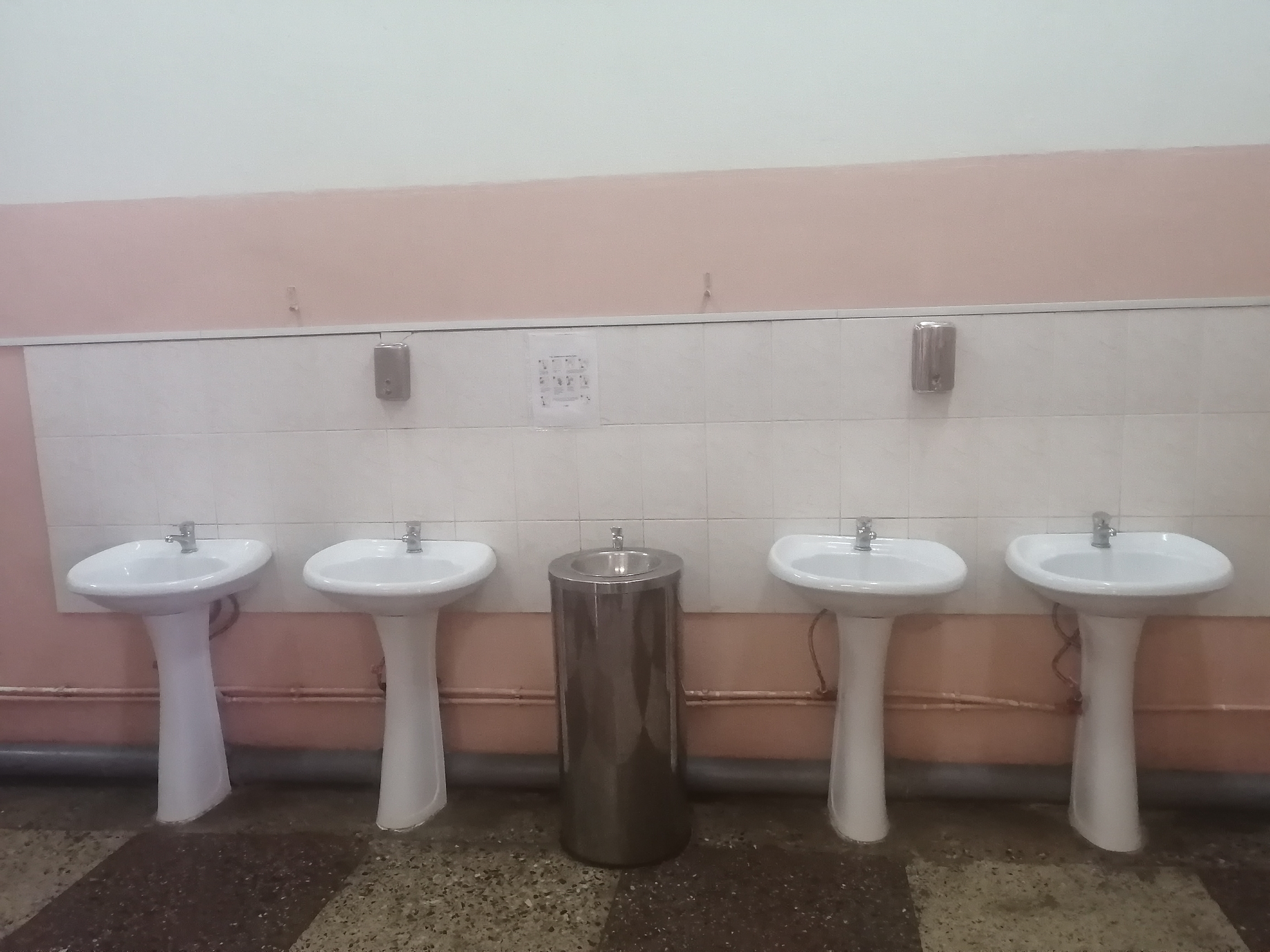 Место для мытья рук, питьевой фонтанчик